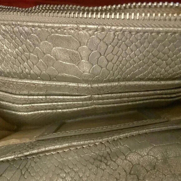 NY&C New York and Company Silver Crossbody Bag- New With Tag - Picture 4 of 6